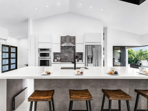 Ultimate Cape Coral Getaway - Luxury 3-Bedroom Pool Home